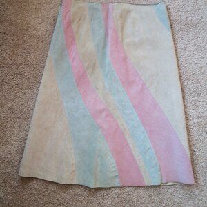 Lillie Rubin  Tan  Patterned Suede Skirt Women's Size 8. great Shape